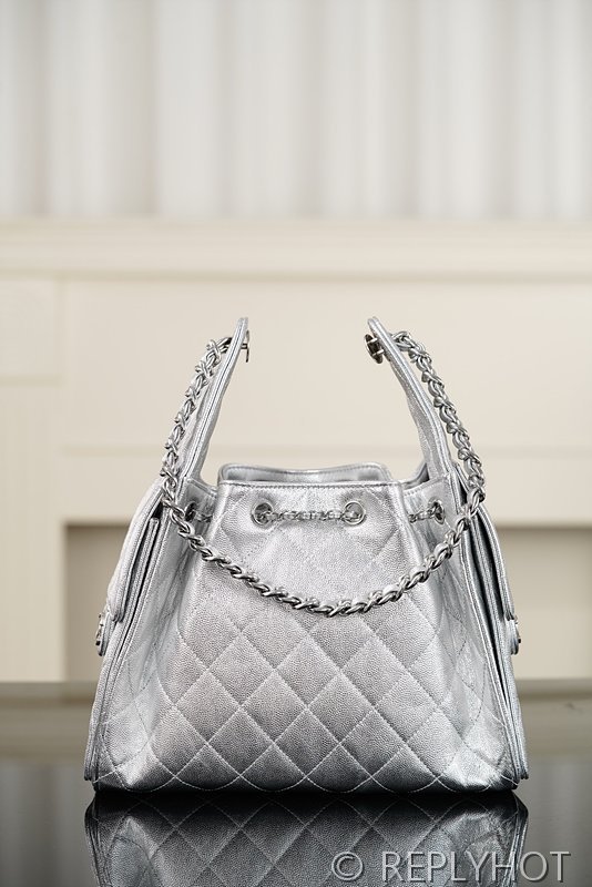 [하이엔드급] 샤넬 25백 스몰 메탈릭 그레인드 카프스킨, 실버 메탈 실버 [매장가 1000만원대]