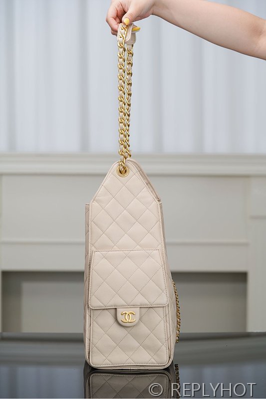 [하이엔드급] 샤넬 25백 미디엄 그레인드 카프스킨 골드메탈 베이지 [매장가 1200만원대]