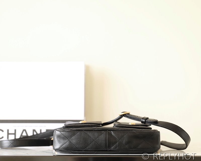 [하이엔드급] 샤넬 24 투포켓 호보 핸드백 카프스킨 골드메탈  [매장가 800만원대]