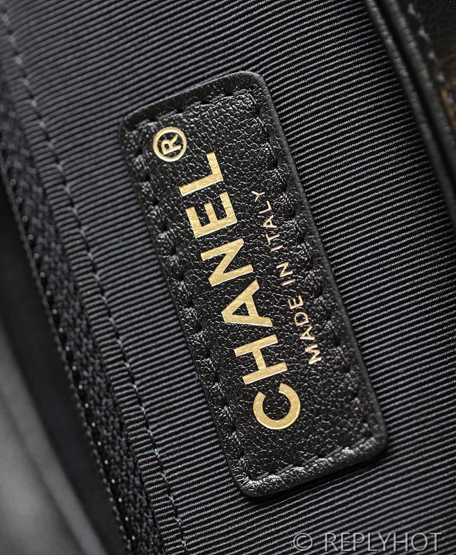 [하이엔드급] 샤넬 24 투포켓 호보 핸드백 카프스킨 골드메탈  [매장가 800만원대]