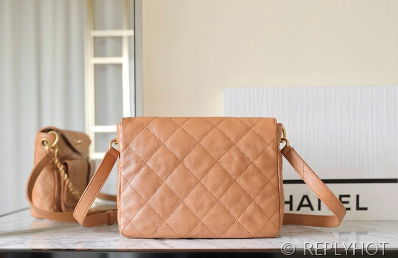 [하이엔드급] 샤넬 24 투포켓 호보 핸드백 카프스킨 골드메탈  [매장가 800만원대]