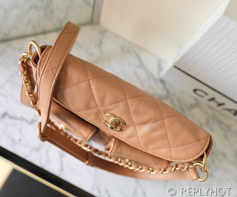 [하이엔드급] 샤넬 24 투포켓 호보 핸드백 카프스킨 골드메탈  [매장가 800만원대]