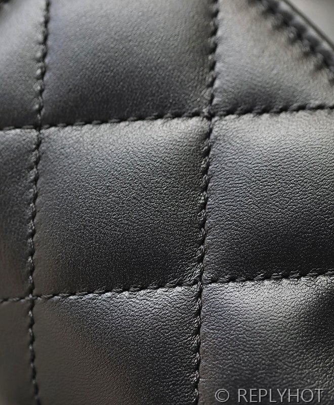 [하이엔드급] 샤넬 트랜드 CC 탑핸들 뉴미니 플랩백 램스킨 골드메탈 블랙 [매장가 800만원대]