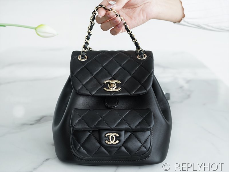 [하이엔드급] 샤넬 22 크루즈 듀마 백팩 램스킨 골드메탈 블랙 [매장가 1000만원대]