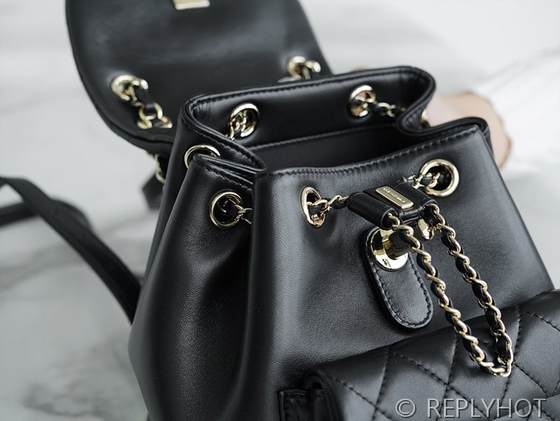 [하이엔드급] 샤넬 22 크루즈 듀마 백팩 램스킨 골드메탈 블랙 [매장가 1000만원대]