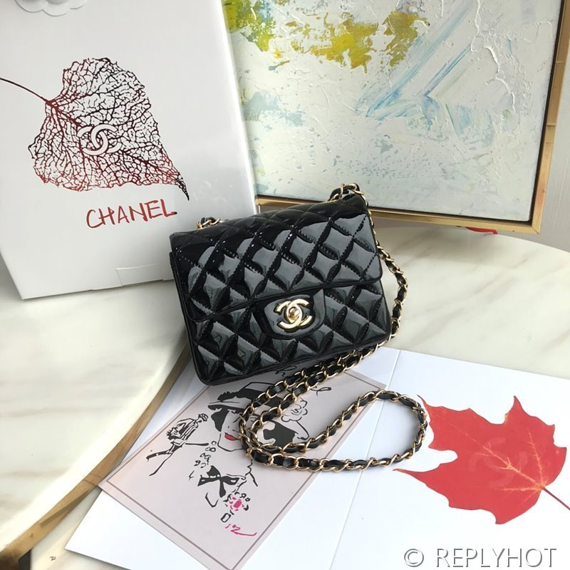샤넬 클래식 쁘띠삭 미니 플랩백 페이던트 골드메탈 블랙 [매장가 900만원대]