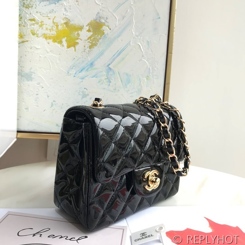 샤넬 클래식 쁘띠삭 미니 플랩백 페이던트 골드메탈 블랙 [매장가 900만원대]