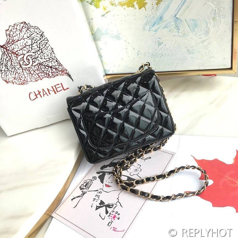 샤넬 클래식 쁘띠삭 미니 플랩백 페이던트 골드메탈 블랙 [매장가 900만원대]