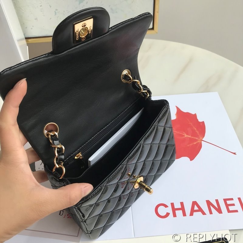 샤넬 클래식 쁘띠삭 미니 플랩백 페이던트 골드메탈 블랙 [매장가 900만원대]