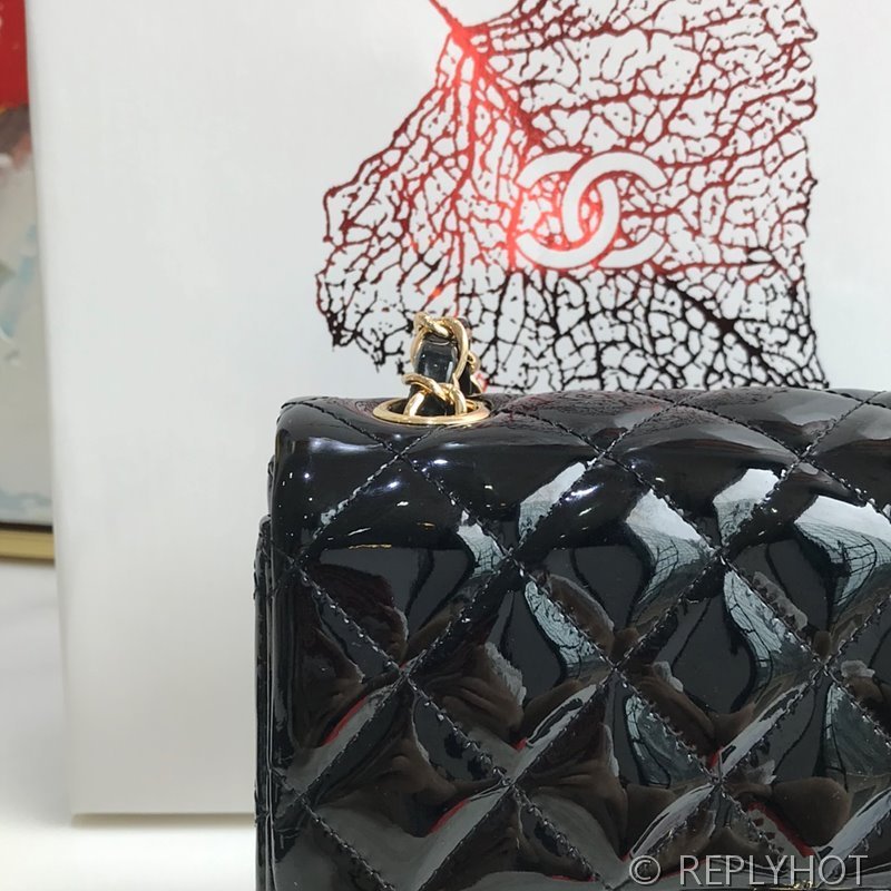 샤넬 클래식 쁘띠삭 미니 플랩백 페이던트 골드메탈 블랙 [매장가 900만원대]