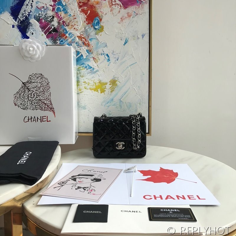 샤넬 클래식 쁘띠삭 미니 플랩백 페이던트 실버메탈 블랙 [매장가 900만원대]