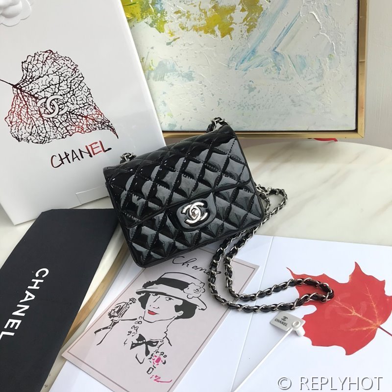 샤넬 클래식 쁘띠삭 미니 플랩백 페이던트 실버메탈 블랙 [매장가 900만원대]