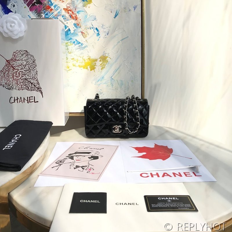 샤넬 클래식 뉴미니 플랩백 페이던트 실버메탈 블랙 [매장가 1000만원대]