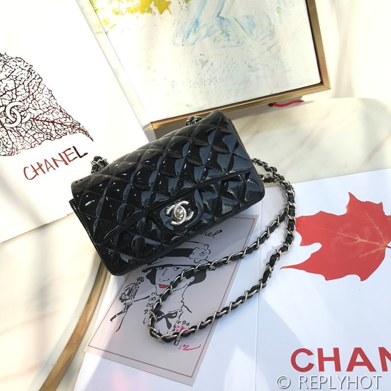 샤넬 클래식 뉴미니 플랩백 페이던트 실버메탈 블랙 [매장가 1000만원대]