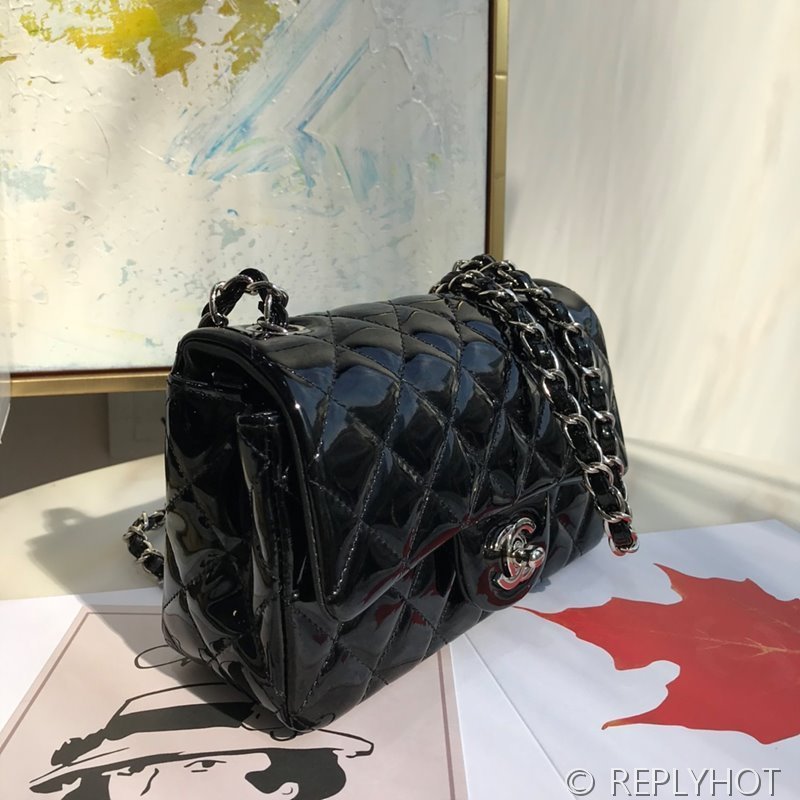 샤넬 클래식 뉴미니 플랩백 페이던트 실버메탈 블랙 [매장가 1000만원대]