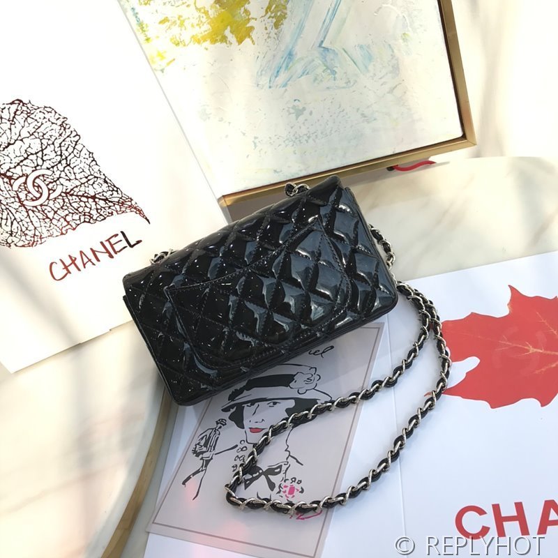 샤넬 클래식 뉴미니 플랩백 페이던트 실버메탈 블랙 [매장가 1000만원대]