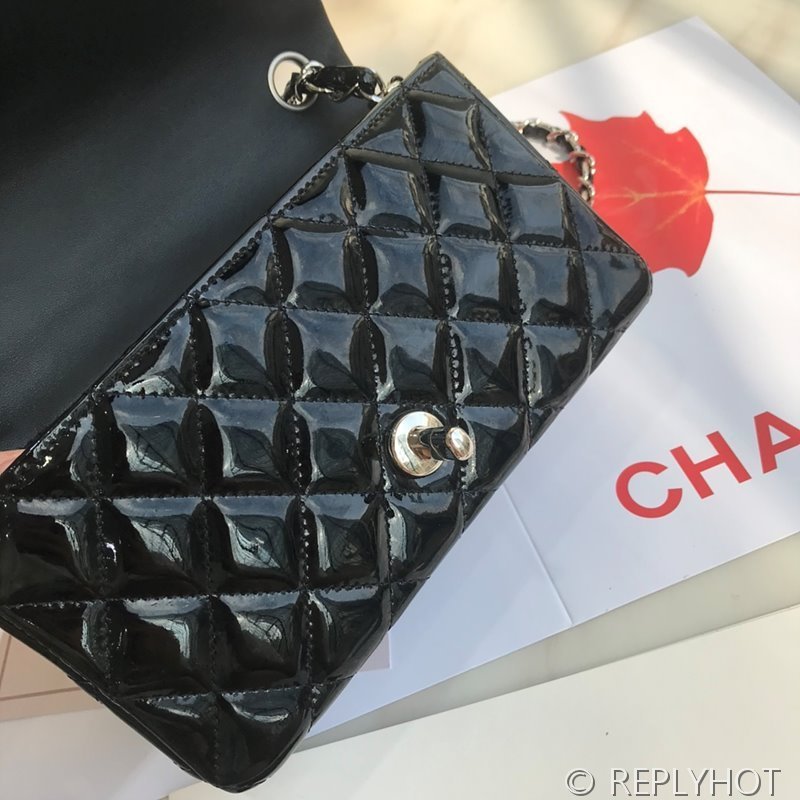 샤넬 클래식 뉴미니 플랩백 페이던트 실버메탈 블랙 [매장가 1000만원대]