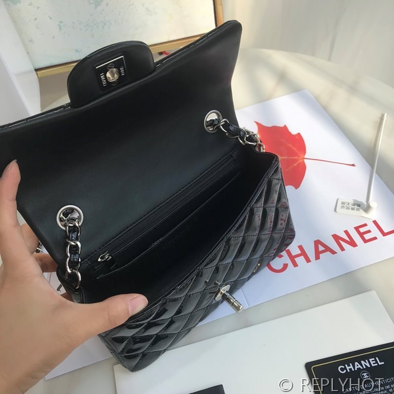 샤넬 클래식 뉴미니 플랩백 페이던트 실버메탈 블랙 [매장가 1000만원대]