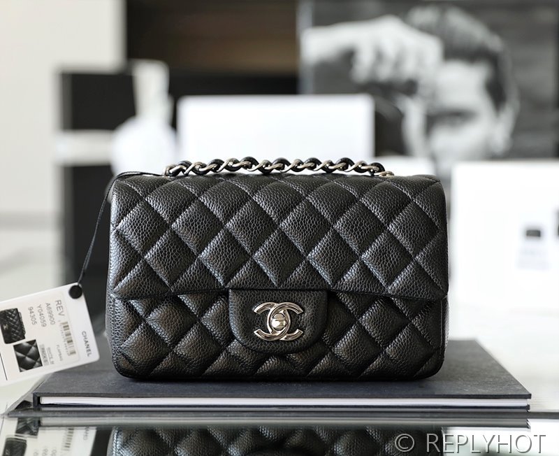 [하이엔드급] 샤넬 클래식 뉴미니 플랩백 카프스킨 실버메탈 블랙 [매장가 1000만원대]