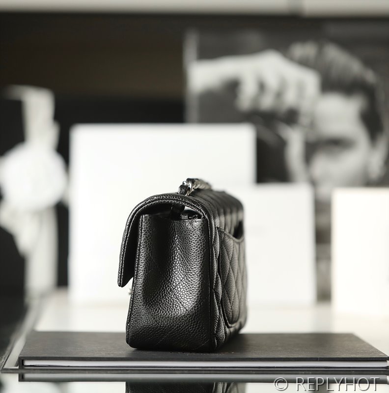 [하이엔드급] 샤넬 클래식 뉴미니 플랩백 카프스킨 실버메탈 블랙 [매장가 1000만원대]