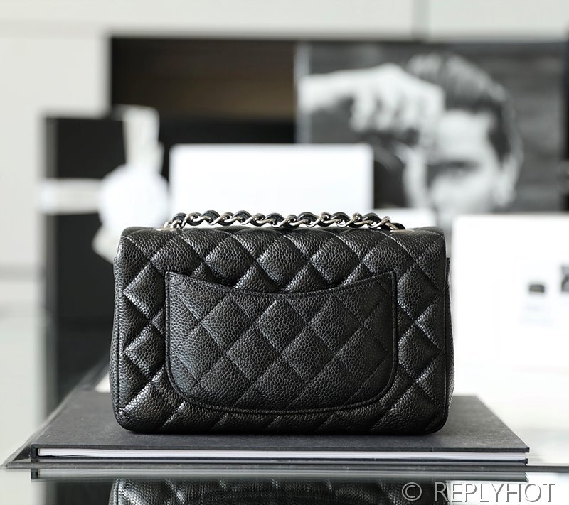 [하이엔드급] 샤넬 클래식 뉴미니 플랩백 카프스킨 실버메탈 블랙 [매장가 1000만원대]