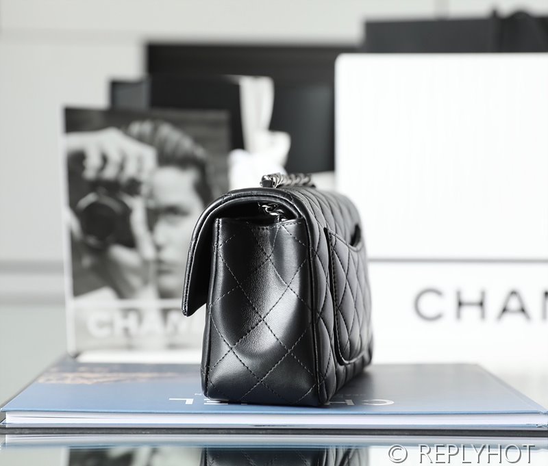 [하이엔드급] 샤넬 클래식 뉴미니 플랩백 램스킨 실버메탈 블랙 [매장가 1000만원대]