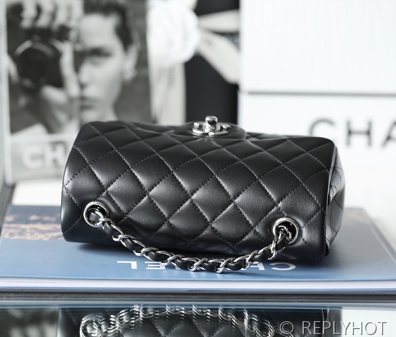 [하이엔드급] 샤넬 클래식 뉴미니 플랩백 램스킨 실버메탈 블랙 [매장가 1000만원대]