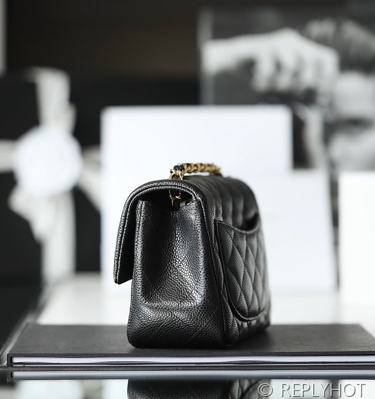 [하이엔드급] 샤넬 클래식 쁘띠삭 미니 플랩백 카프스킨 골드메탈 블랙 [매장가 900만원대]