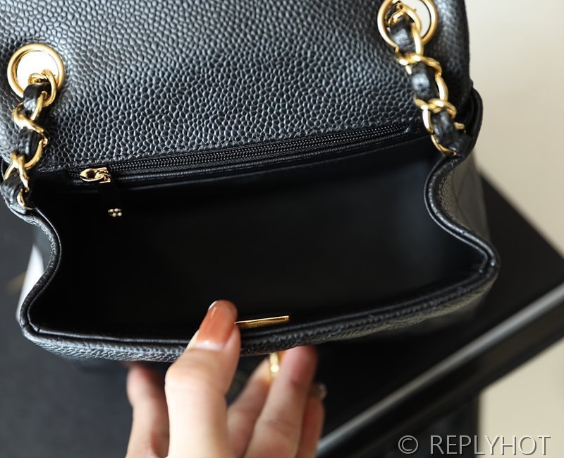 [하이엔드급] 샤넬 클래식 쁘띠삭 미니 플랩백 카프스킨 골드메탈 블랙 [매장가 900만원대]