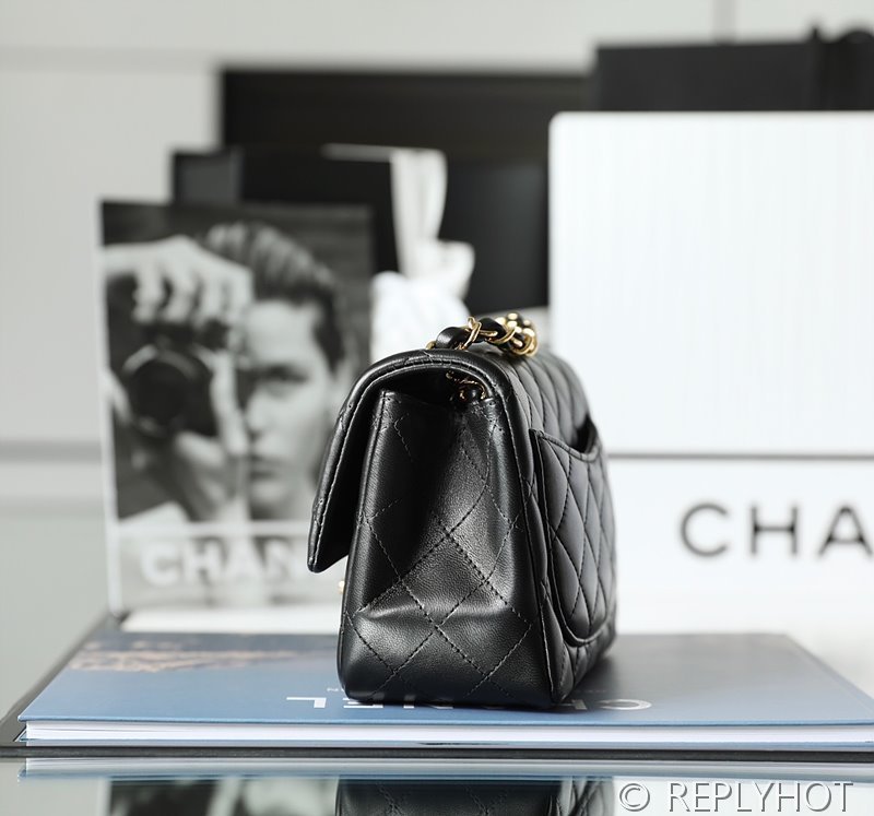 [하이엔드급] 샤넬 클래식 쁘띠삭 미니 플랩백 램스킨 골드메탈 블랙 [매장가 900만원대]