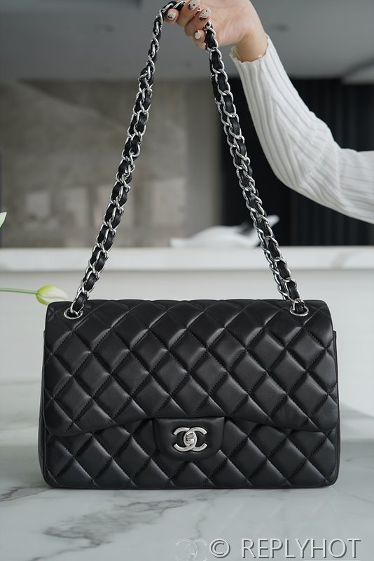 [하이엔드급] 샤넬 클래식 라지 램스킨 실버메탈 블랙 [매장가 1570만원대]