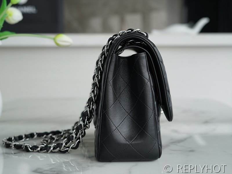 [하이엔드급] 샤넬 클래식 라지 램스킨 실버메탈 블랙 [매장가 1570만원대]