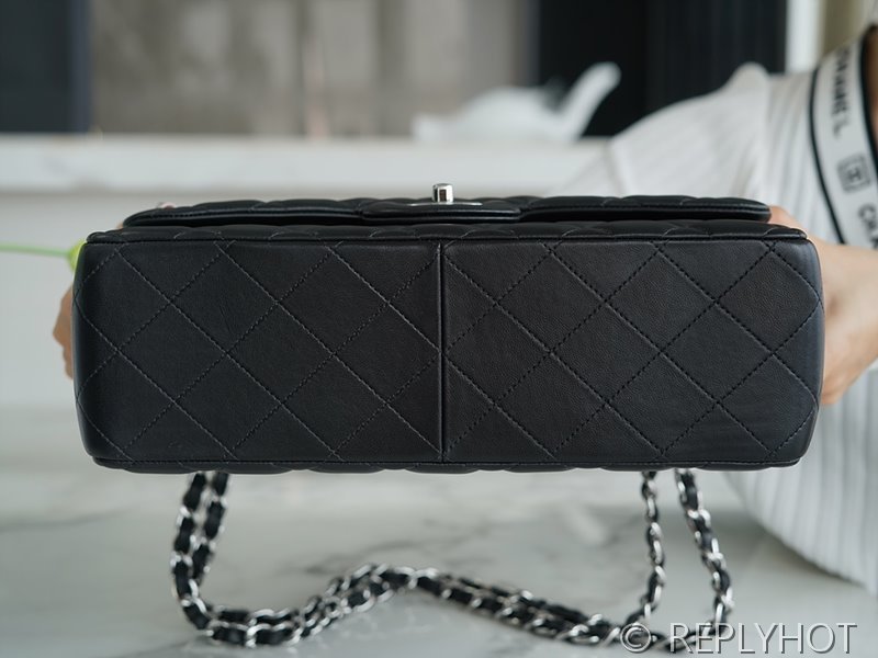 [하이엔드급] 샤넬 클래식 라지 램스킨 실버메탈 블랙 [매장가 1570만원대]