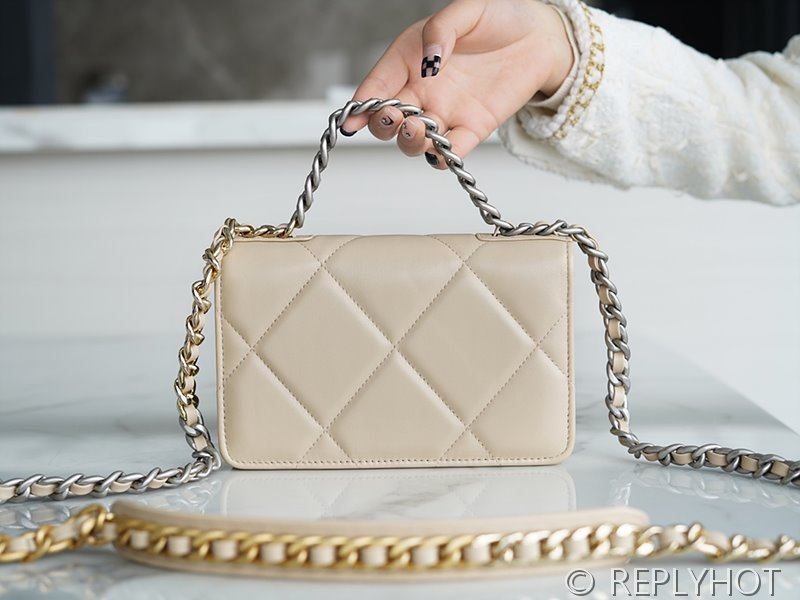 [하이엔드급] 샤넬 19 woc 실버메탈 베이지 [매장가 600만원대]