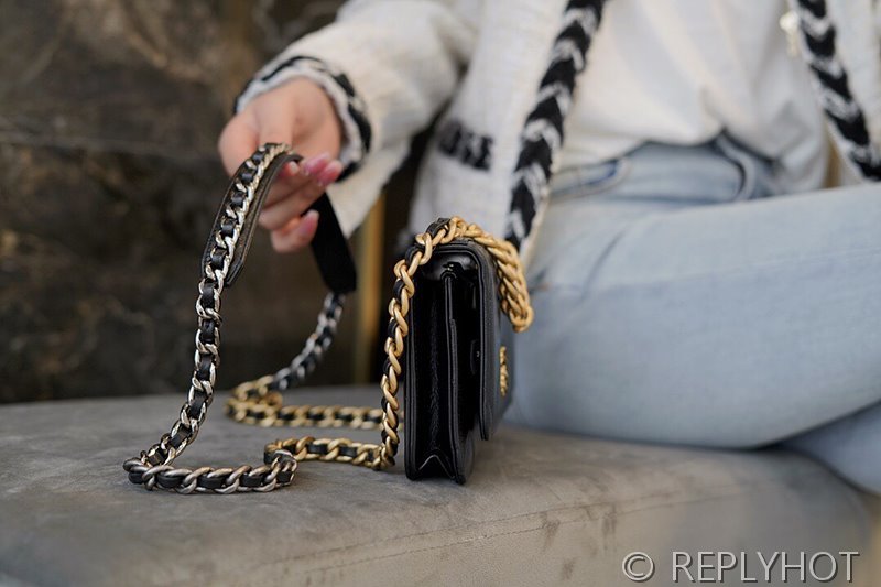 [하이엔드급] 샤넬 19 woc 골드메탈 블랙 [매장가 600만원대]