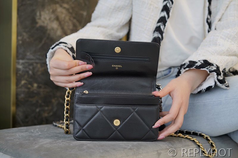 [하이엔드급] 샤넬 19 woc 골드메탈 블랙 [매장가 600만원대]