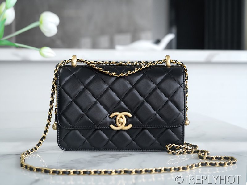 [하이엔드급] 샤넬 24c 뉴시즌 스몰 플랩백 카프스킨 골드메탈 블랙 [매장가 1000만원대]
