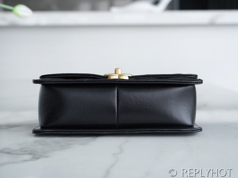 [하이엔드급] 샤넬 24c 뉴시즌 스몰 플랩백 카프스킨 골드메탈 블랙 [매장가 1000만원대]