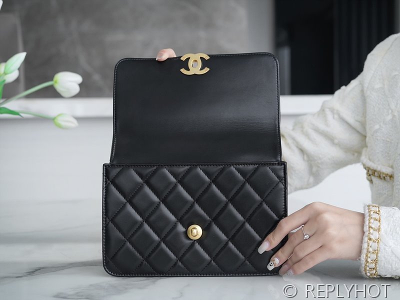 [하이엔드급] 샤넬 24c 뉴시즌 스몰 플랩백 카프스킨 골드메탈 블랙 [매장가 1000만원대]