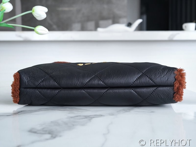 [하이엔드급] 샤넬 22 미디엄 핸드백 램스킨 골드메탈 블랙 [매장가 1000만원대]