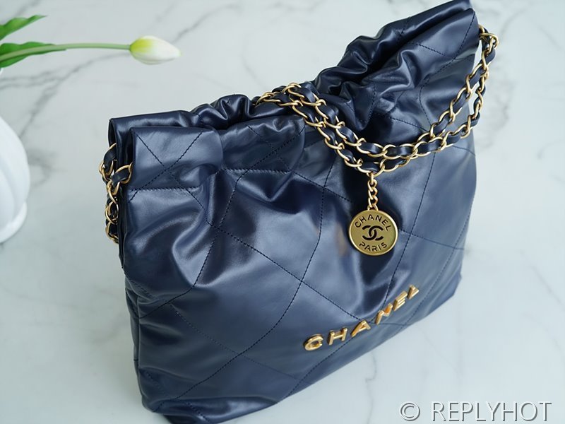 [하이엔드급] 샤넬 22 스몰 핸드백 카프스킨 골드메탈 네이비 [매장가 1000만원대]