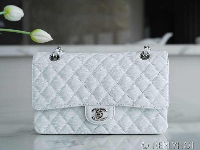 [하이엔드급] 샤넬 클래식 미디엄 카프스킨 실버메탈 화이트 [매장가 1450만원대]