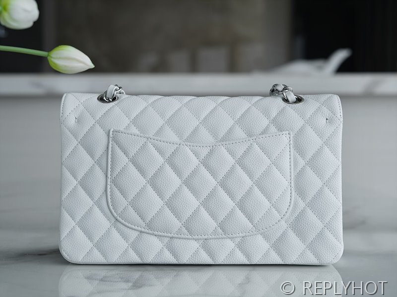 [하이엔드급] 샤넬 클래식 미디엄 카프스킨 실버메탈 화이트 [매장가 1450만원대]