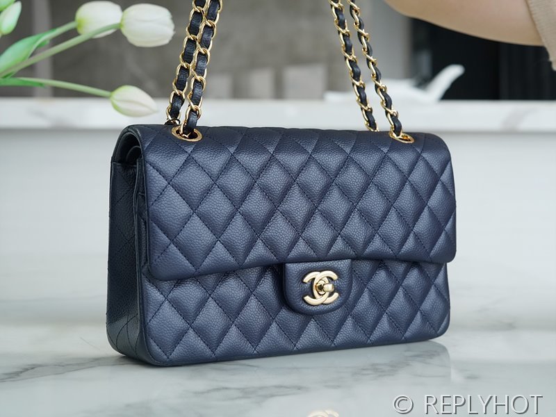[하이엔드급] 샤넬 클래식 미디엄 카프스킨 골드메탈 네이비 [매장가 1450만원대]