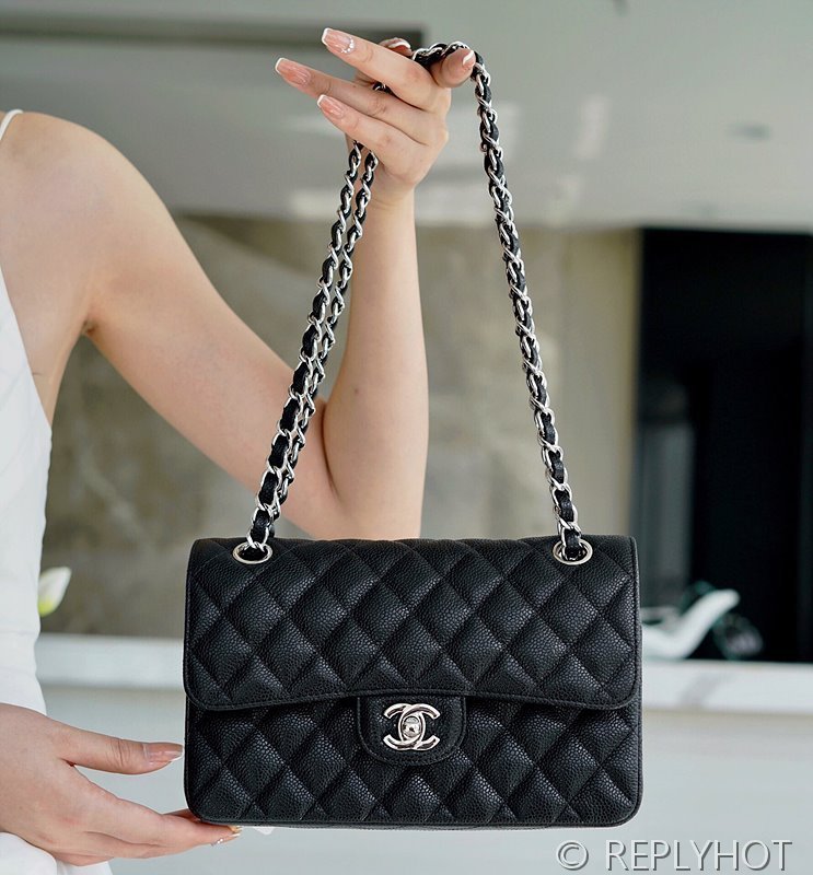 [하이엔드급] 샤넬 클래식 미디엄 카프스킨 실버메탈 블랙 [매장가 1450만원대]
