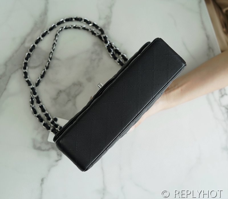 [하이엔드급] 샤넬 클래식 미디엄 램스킨 실버메탈 블랙 [매장가 1450만원대]