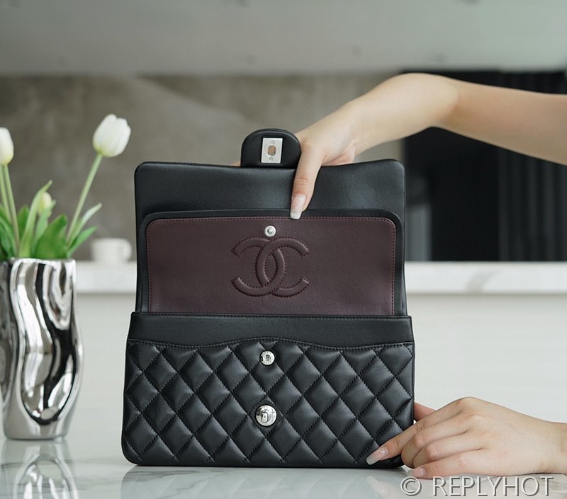 [하이엔드급] 샤넬 클래식 미디엄 램스킨 실버메탈 블랙 [매장가 1450만원대]