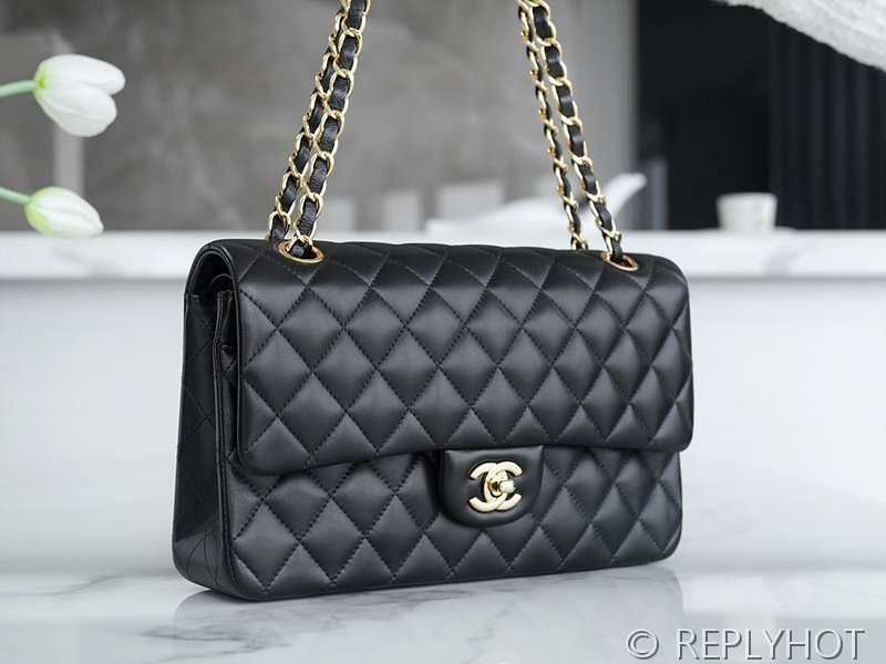[하이엔드급] 샤넬 클래식 미디엄 램스킨 골드메탈 블랙 [매장가 1450만원대]