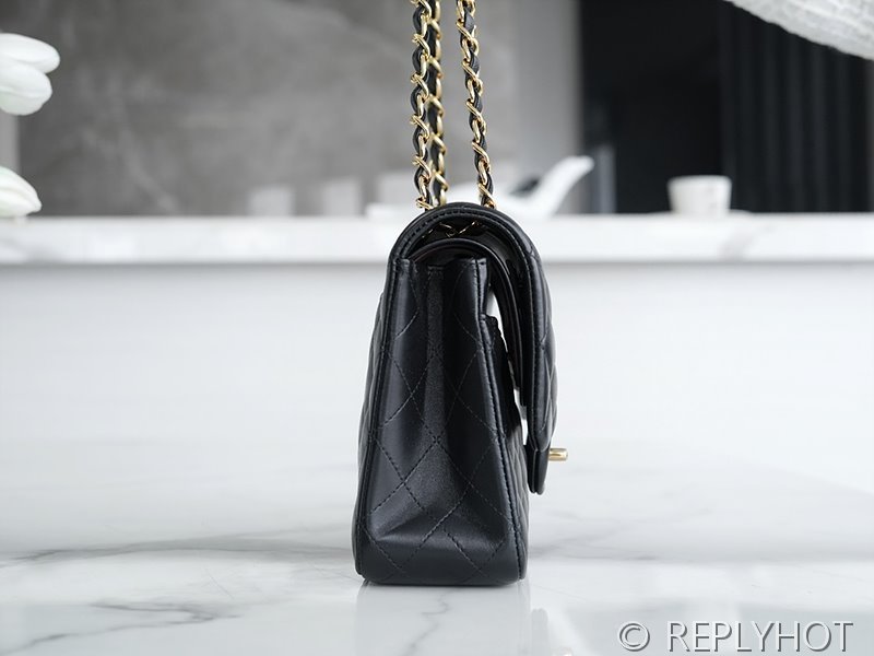 [하이엔드급] 샤넬 클래식 미디엄 램스킨 골드메탈 블랙 [매장가 1450만원대]