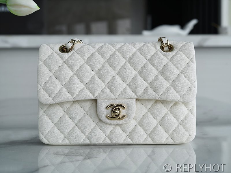[하이엔드급] 샤넬 클래식 스몰 카프스킨 골드메탈 화이트 [매장가 1475만원대]
